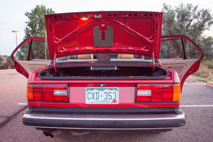 Багажник BMW 325 Sedan (E30) 1988 года  (фото 48 из 58)